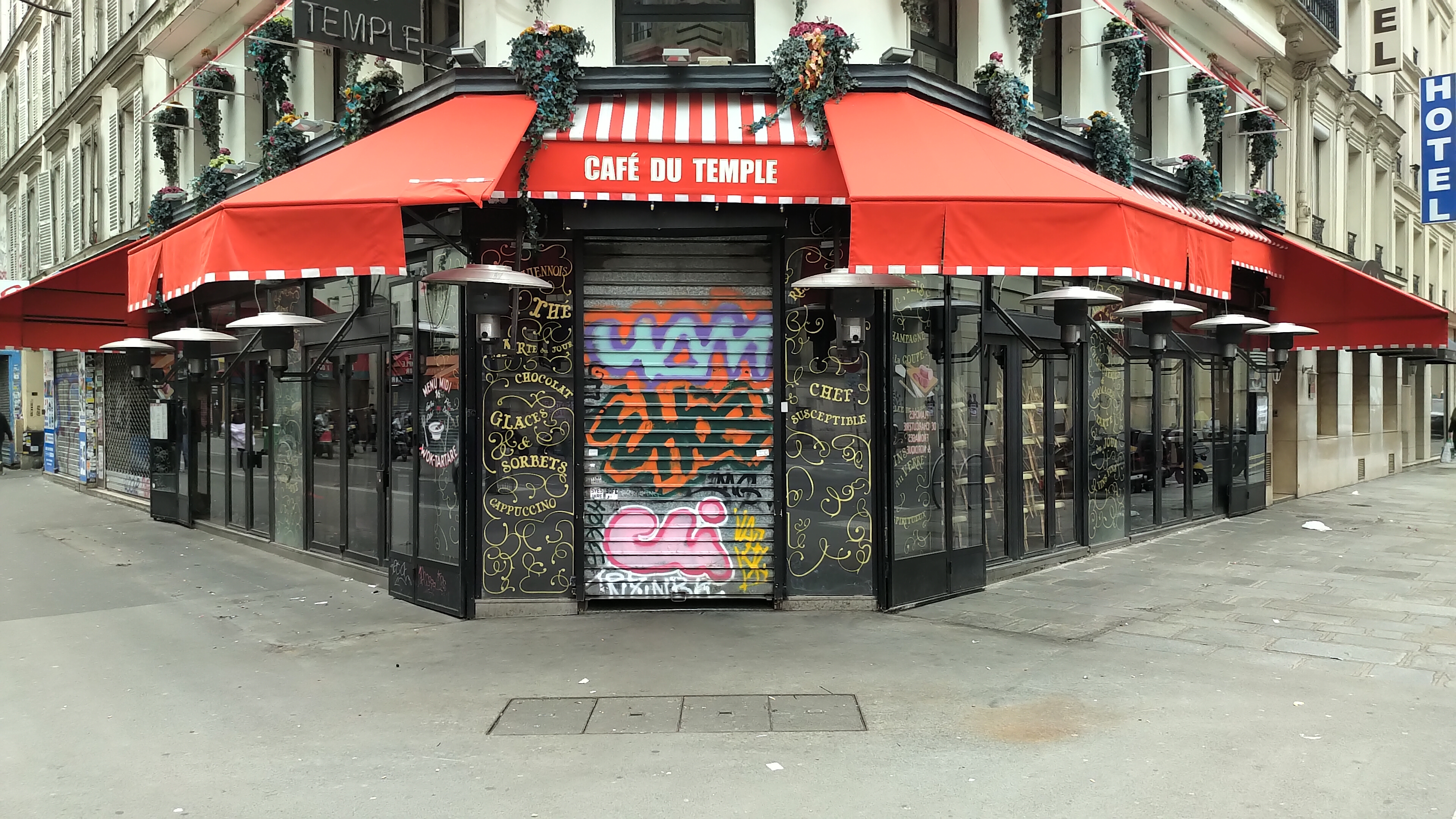 Bars, Cafés, Restaurants und alles andere ist geschlossen Kaffee in Paris