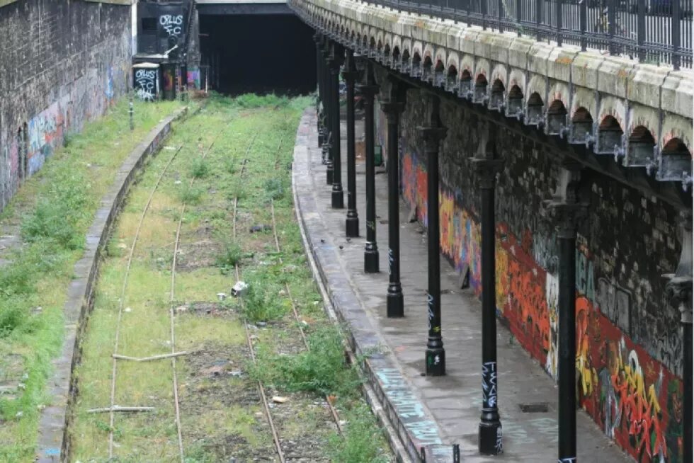 ligne de chemin de fer abandonnée