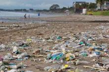 Déchets plastique sur une plage