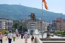 Skopje - Le mont Vodno vu depuis le pont de pierre
