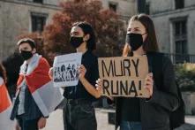 Stanislava Glinnik (à droite), lors d’une manifestation à Varsovie au mois de mai 2021