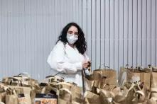 Nanterre, France. Chaïma et d'autres residents ont crée l'association ATR92 (pour Aide Ton Resident). Plusieurs fois par semaine, elles organisent des distributions alimentaires pour les étudiants résidant au CROUS de Nanterre.