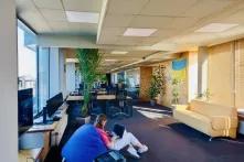 Julia travaille depuis les bureaux de Youscan situé en plein cœur de la capitale.