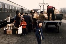 Italienische Gastarbeiter am Wolfsburger Bahnhof bei der Abreise in den Weihnachtsurlaub im Winter 1970