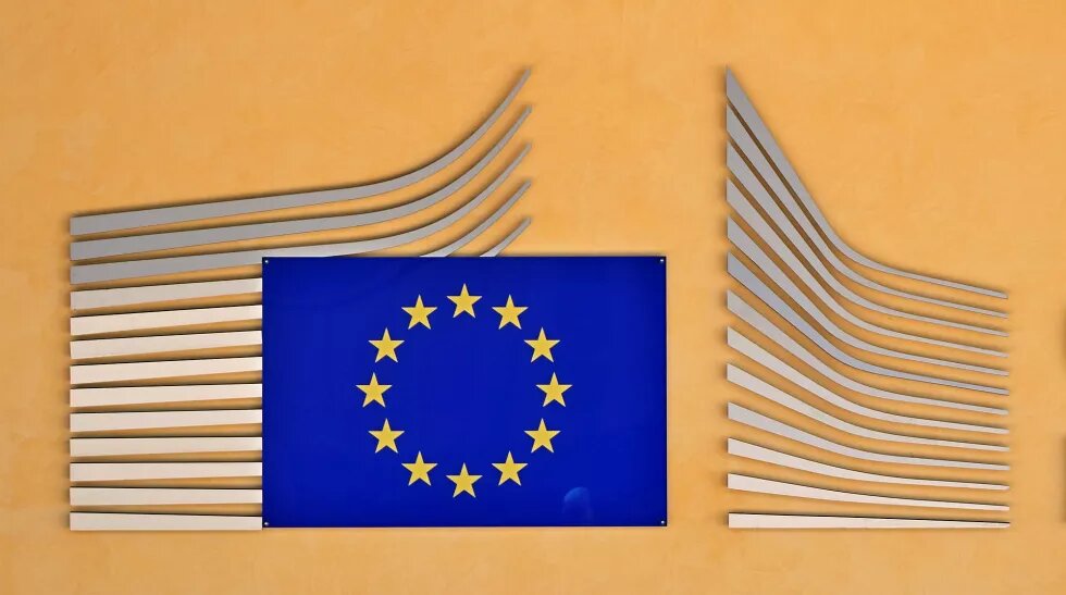 Logo de la Commission européenne sur le Berlaymont 