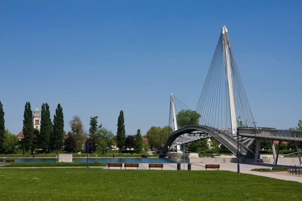 La passerelle Mimram du Jardin des deux rives, Strasbourg, France