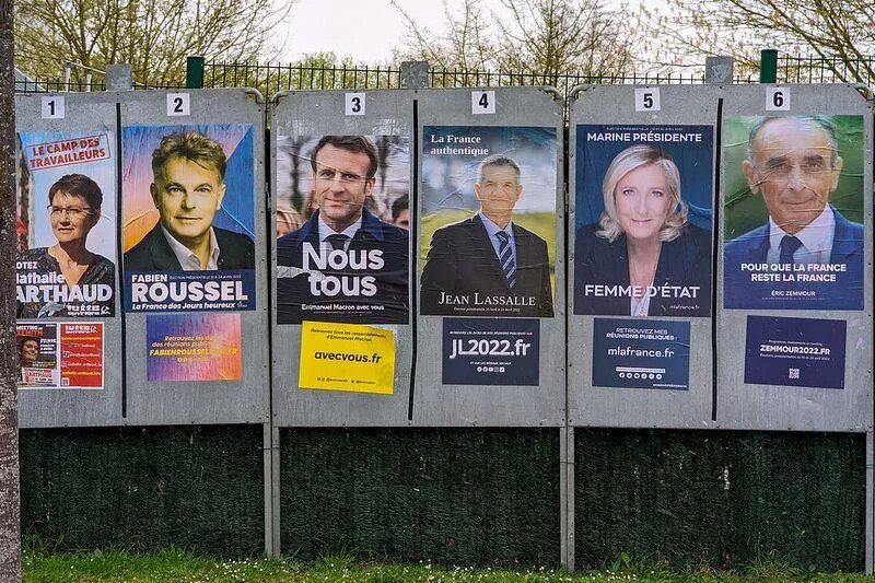 Wahlplakate der Präsidentschaftswahlen 2022 in Frankreich