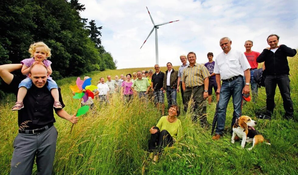 Énergie citoyenne, un groupe de personnes de tous âges