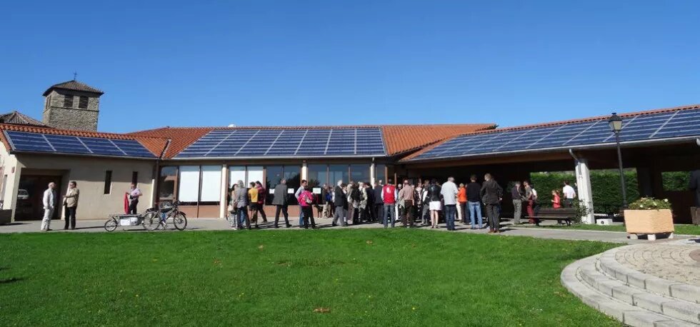 Centrales villageoises de la région de Condrieu. Huit bâtiments représentent une surface de 523 m2 de toiture, pour une puissance de 76 kW