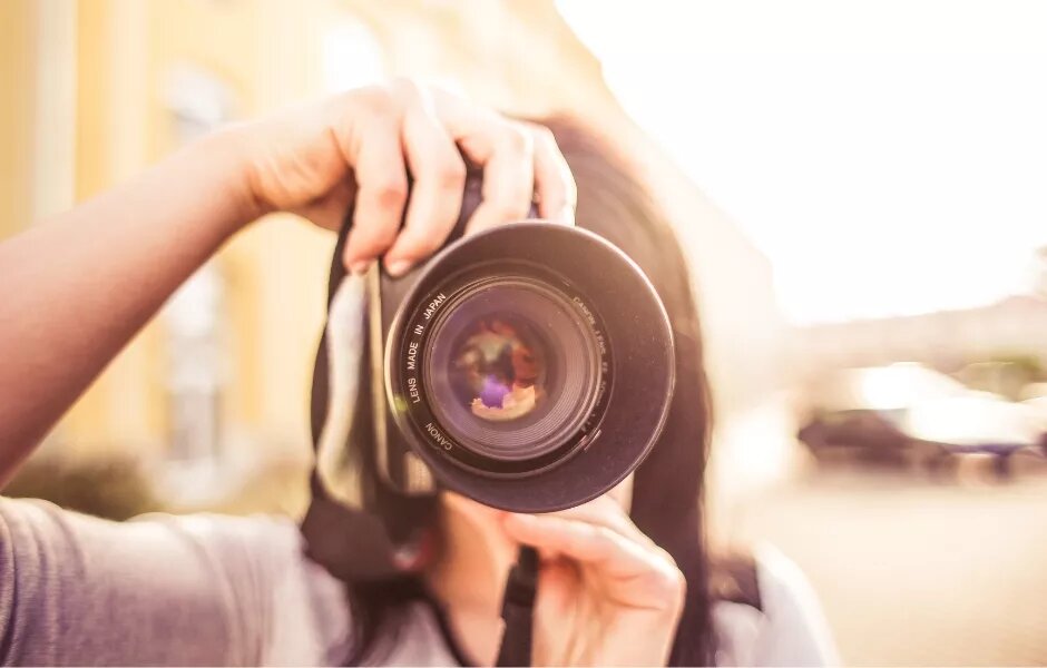 Femme et camera