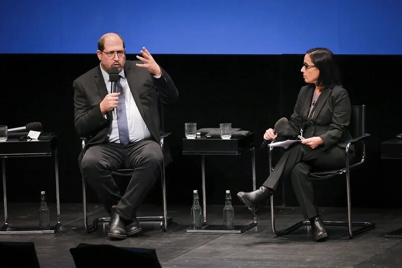 Michael Sfard, avocat spécialisé en droits et Judy Maltz, journaliste à Haaretz.