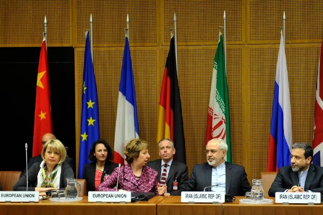 Table de négociations entre Iran et l'Union européenne.